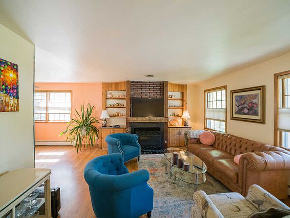 2nd image of 4117 Applewood Ln