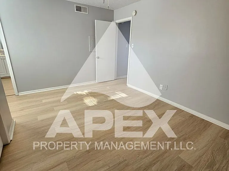 Springdale Apartments — Photo 12