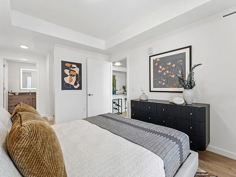 2x2 Main Bedroom
