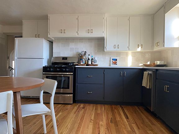 3rd image of 729 Franklin Ave #1