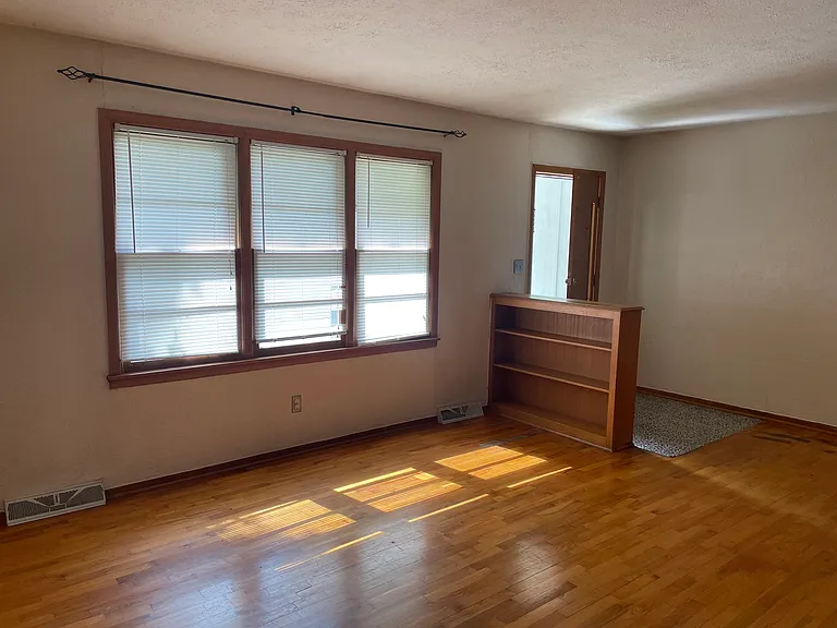 832 S Luster Ave — Photo 5
