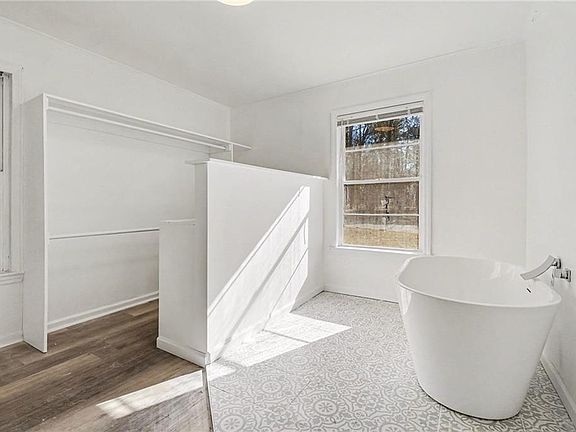 4th image of 1332 Willis Mill Rd SW