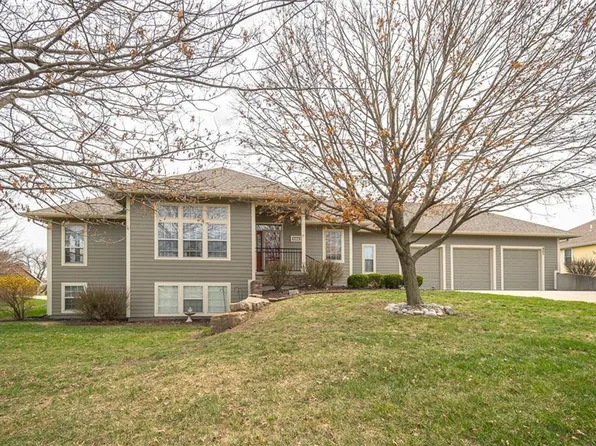 907 Jasara Cir, Baldwin, KS 66006