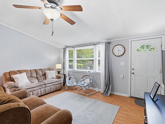 3rd image of 2907 Virginia St