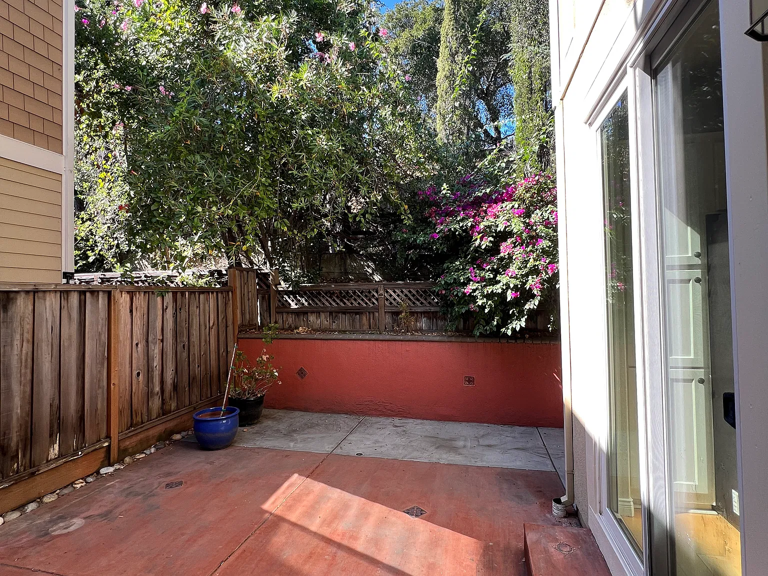 3 bed, 2.5 bath, 1390 sqft, $5,900 — Photo 3