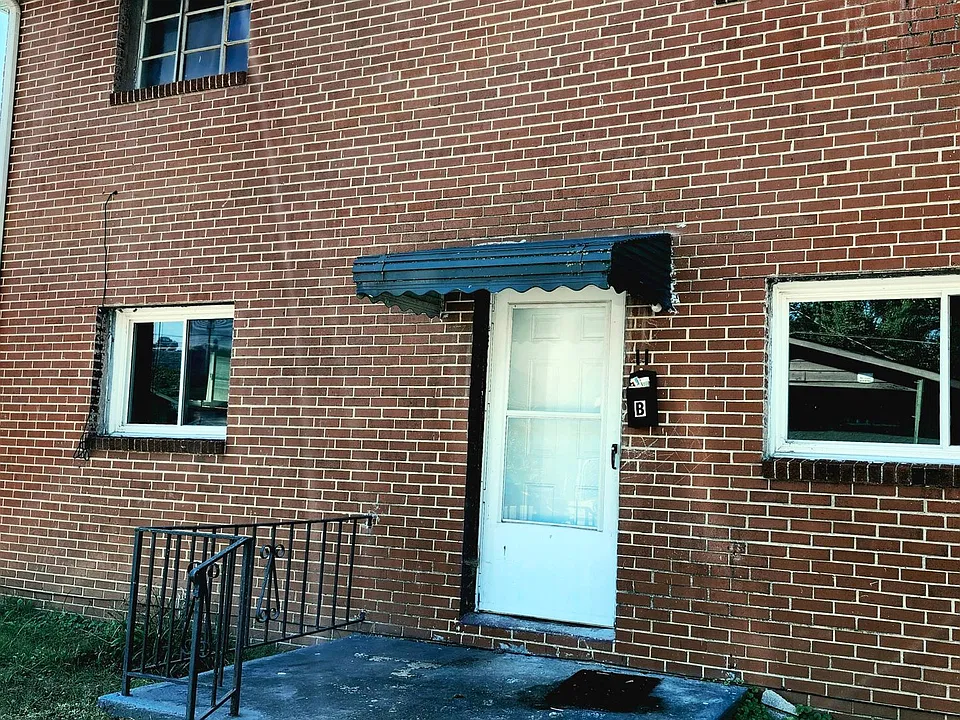1906 Sharp St