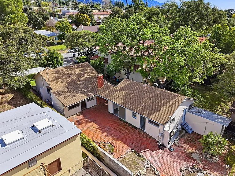 3240 Mills Ave — Photo 14