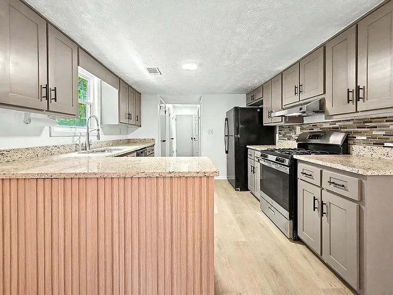 Whitfield Dr — Photo 4