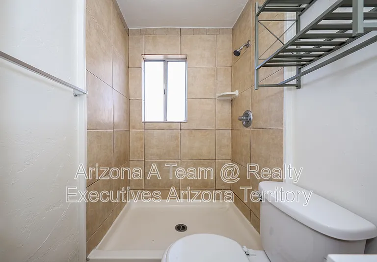 2631 N Fontana Ave #1 — Photo 9