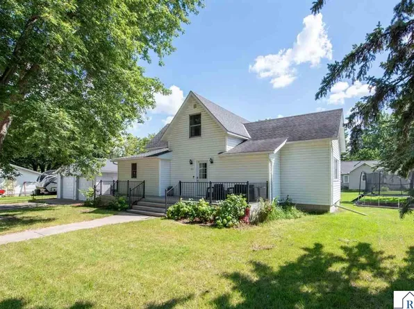212 W Bert St, Lake Crystal, MN 56055