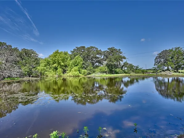 Schoenemann Rd, Carmine, TX 78932