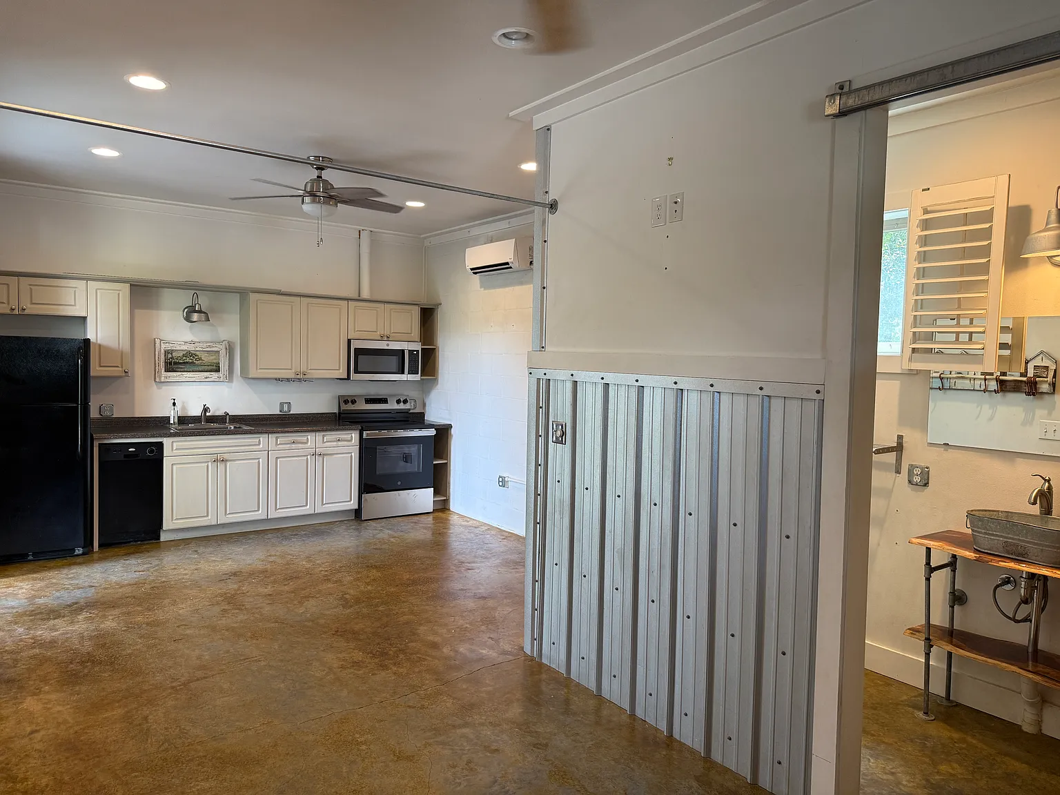 Studio, 420 sqft, $1,500 — Photo 1