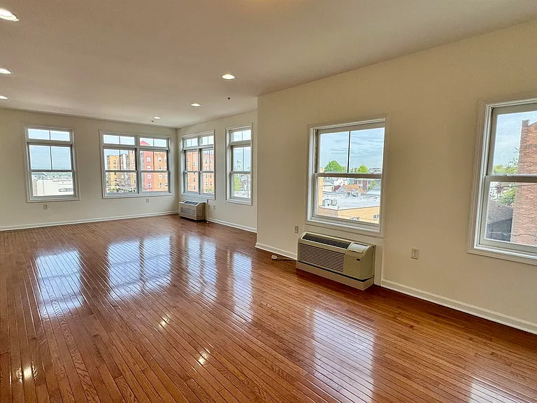 9252 Kennedy Blvd #406 — Photo 1