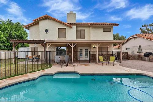 5609 E Greenway Cir Photo 1