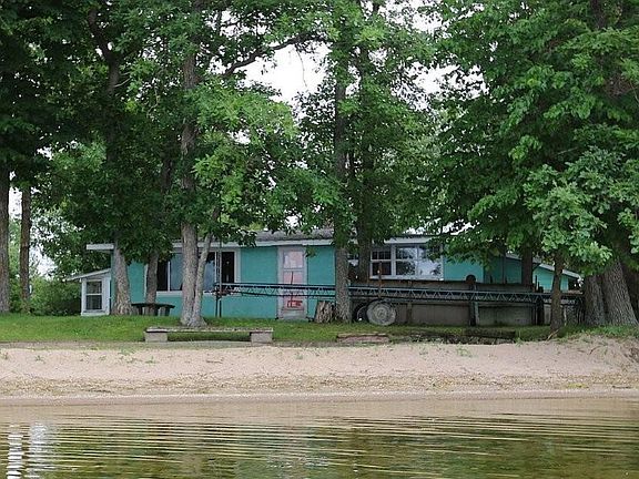 3rd image of 45429 Ash Dr