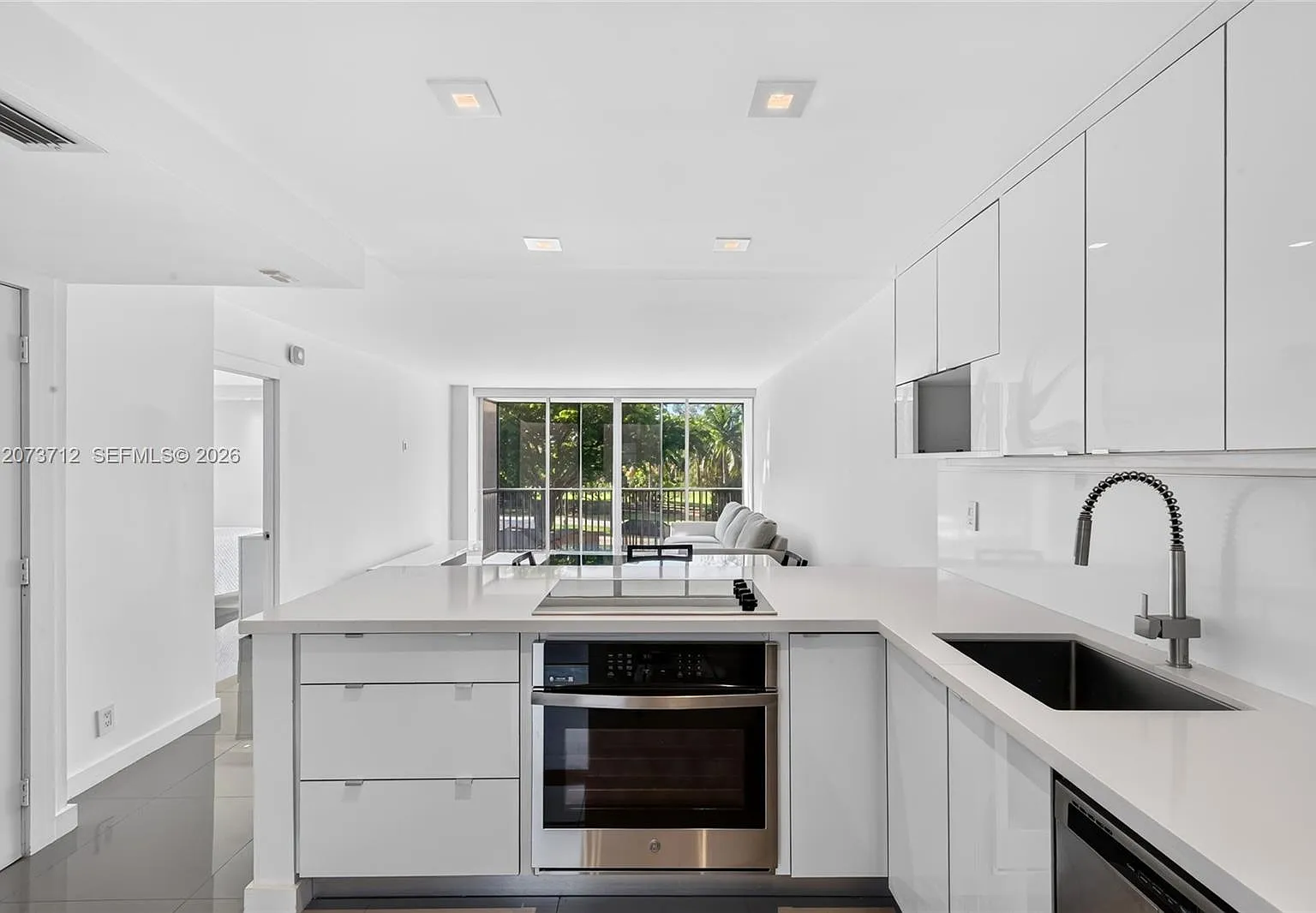 Bravura I Condo — Photo 1
