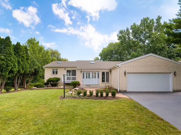 2027 Alta Vista Dr, Waukegan, IL 60087