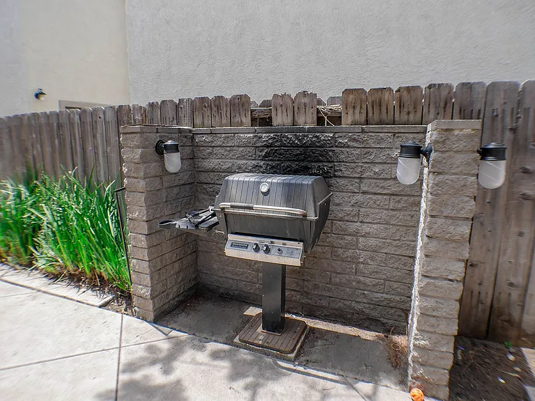 1050 Hornblend St — Photo 23