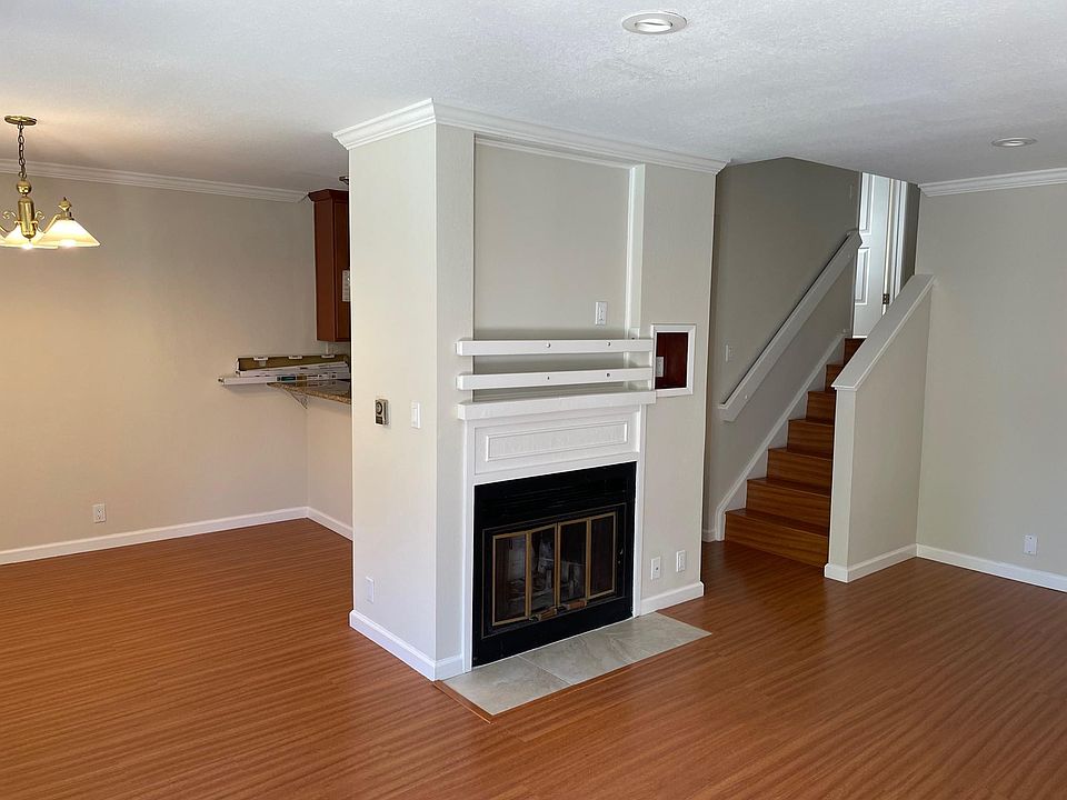 1st image of 978 La Barbera Dr