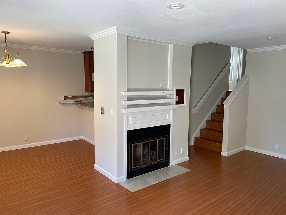978 La Barbera Dr