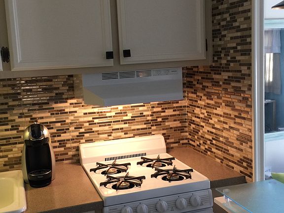 New gas stove and range hood