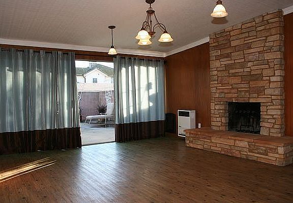 4th image of 1216 E Mariposa Ave