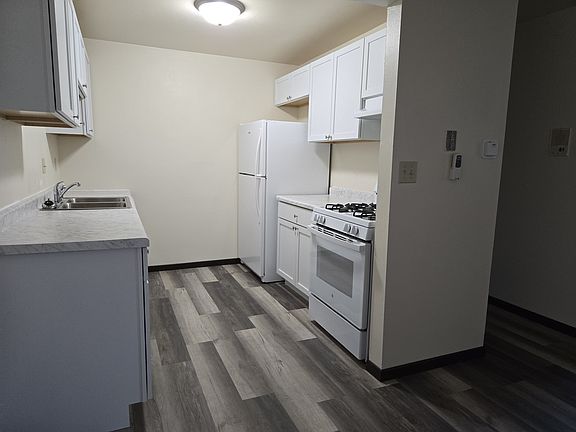 2nd image of 625 Meadow Ln APT 19