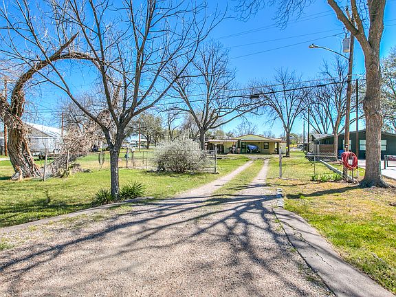 2nd image of 2540 Sleepy Hollow Rd