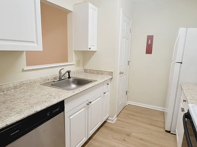 836B W Georgia St — Photo 7