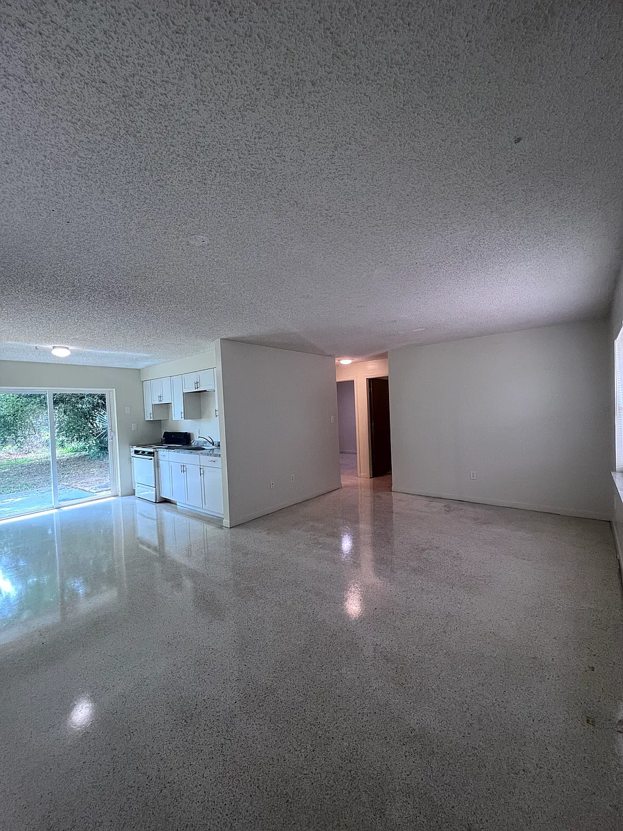 Building Photo - 1347 Hendry Ave #1