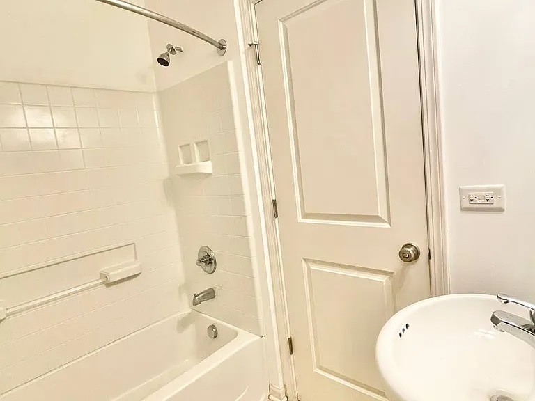 786 Four Seasons Blvd — Photo 13