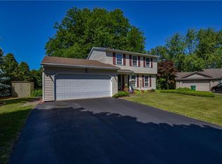 137 N Ridgelawn Dr, Rochester, NY 14617