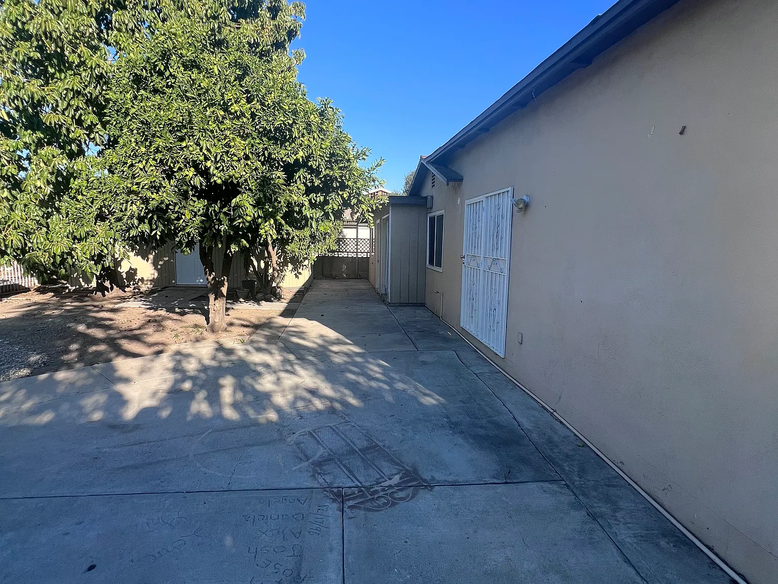 2 bed, 1.5 bath, $2,000 — Photo 3