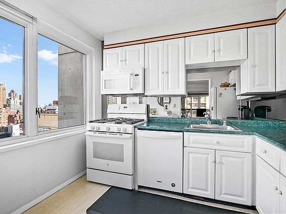 3rd image of 300 E 59th St APT 1805