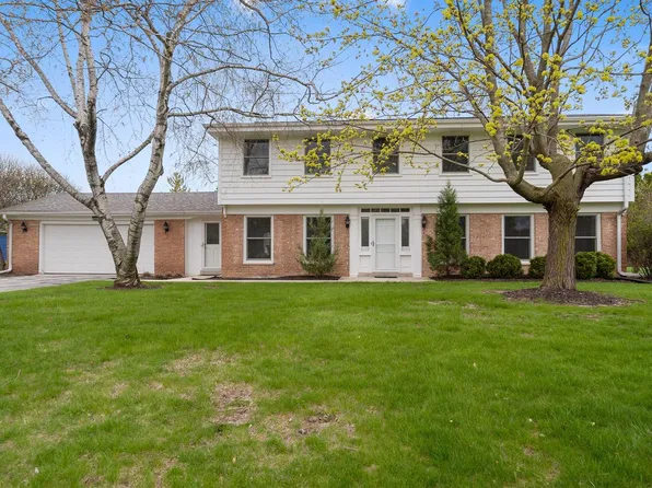 9445 N Fairway DRIVE, Bayside, WI 53217