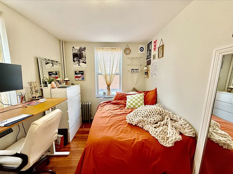 212 Hanover St #2 — Photo 14
