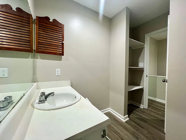 905 Brett Dr #E — Photo 29