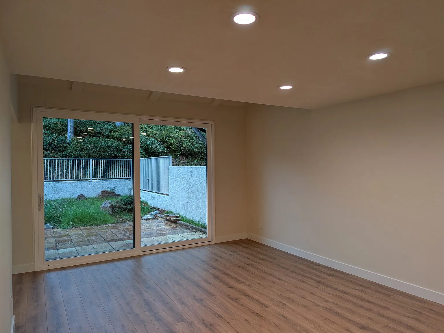 Creekside Dr, Fullerton — Photo 2