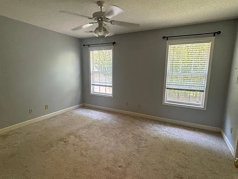 277 N Oak Ave — Photo 9