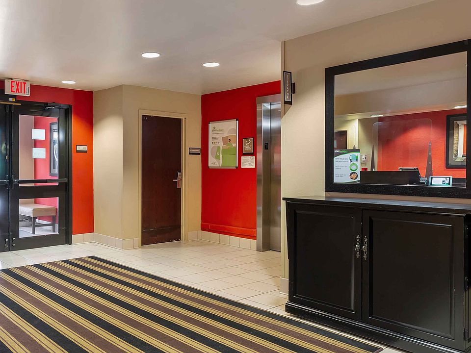 Lobby and Guest Check-in