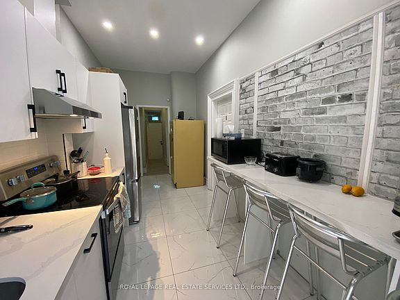 5th image of 206 Carlton St #203