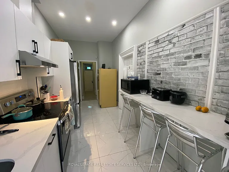 206 Carlton St #203 — Photo 6