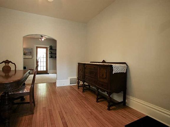 Entry/Dining room
