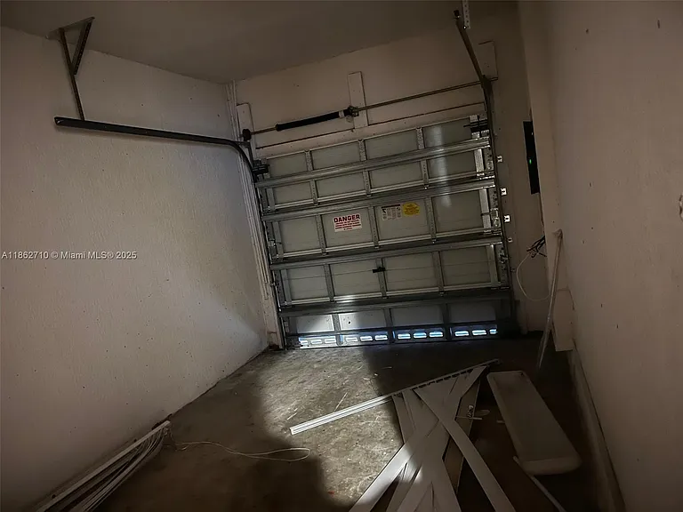 608 NE 33rd Ter #608 — Photo 22