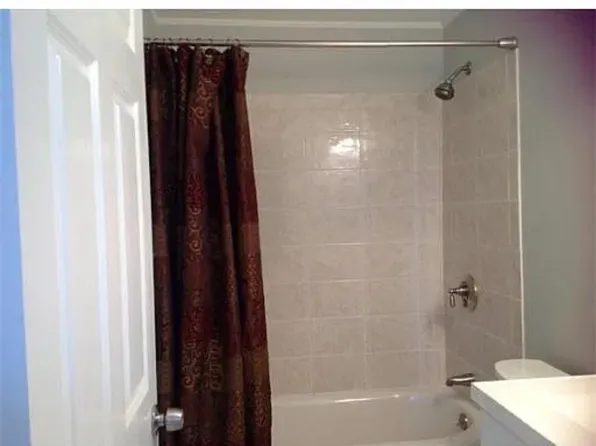 40 School St APT 7, Haverhill, MA 01830