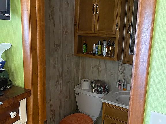 Master 1/2 bath 