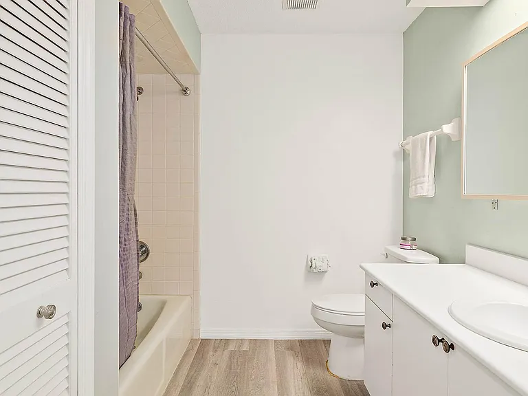 2nd bathroom next to 2nd bedroom