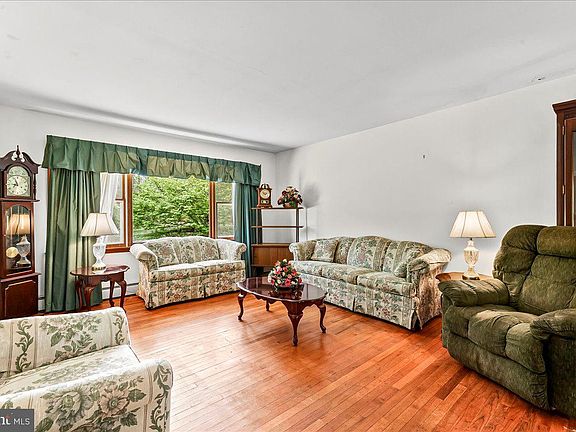 5th image of 258 Walker Rd