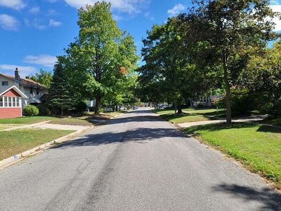 Exterior Neighborhood (street photo)