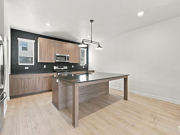 4th image of 2328 W Magnolia Ln #104